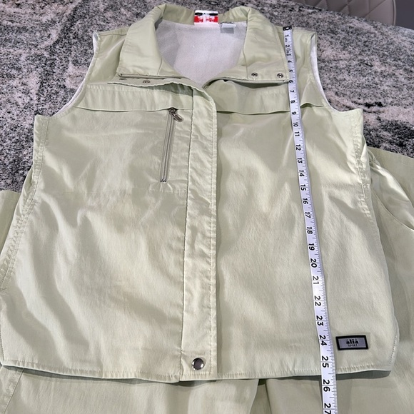Alia two-piece outfit, vest is size M 3 pockets , pants size 12 with 2 pockets - Picture 8 of 16
